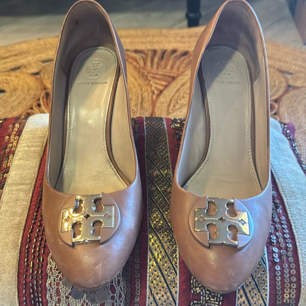 Torry Burch pre loved size 7.5